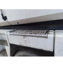 Б/у Сходинка (ступенька) ящик боковий (бардачок) правий (R) Renault Magnum Euro 5 (Рено Магнум Евро 5) 5010574323