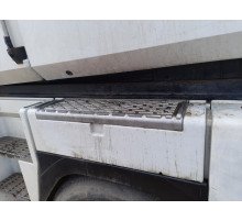 Б/у Ступенька (подножка) ящик боковой (бардачок) правый (R) Renault Magnum Euro 5 (Рено Магнум Евро 5) 5010574323