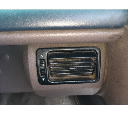 Б/у Воздушный дефлектор (решётка) Renault Magnum Euro 5 (Рено Магнум Евро 5) 5010226048
