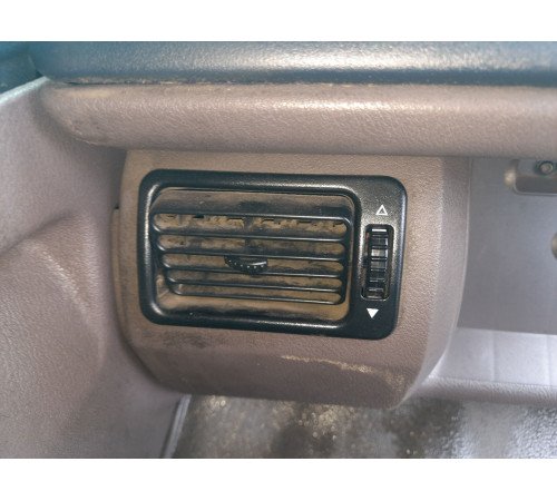 Б/у Воздушный дефлектор (решётка) Renault Magnum Euro 5 (Рено Магнум Евро 5) 5010226048