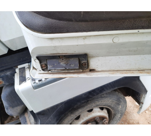 Б/у Наружная ручка двери (левая) Renault Magnum Euro 5 (Рено Магнум Евро 5) 7421015810