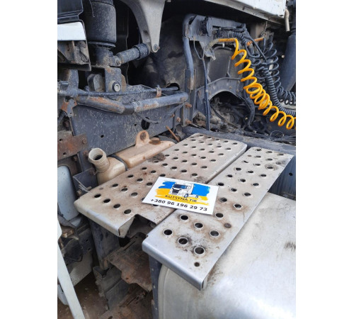 Б/у Трап на раму позаду кабіни Renault Magnum Euro 5 (Рено Магнум Евро 5) 7420909647