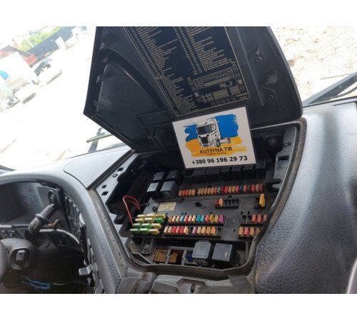 Б/у блок (панель) предохранителей Volvo FH12 Euro 3 (Вольво ФШ 12 Евро 3) 20476480