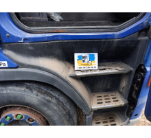 Б/у ступенька большая, правая (R) Volvo FH12 Euro 3 (Вольво ФШ 12 Евро 3) 3175928
