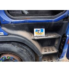 Б/у ступенька велика, права (R) Volvo FH12 Euro 3 (Вольво ФШ 12 Євро 3) 3175928