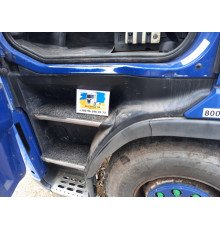 Б/у ступенька велика, ліва (L) Volvo FH12 Euro 3 (Вольво ФШ 12 Євро 3) 3175927
