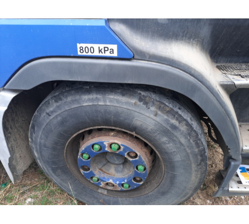 Б/у молдинг (накладка, півмісяць) переднього крила, правого (R) Volvo FH12 Euro 3 (Вольво ФШ 12 Євро 3) 3175938