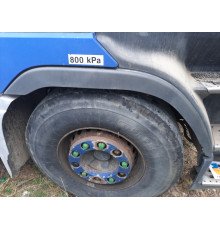 Б/у молдинг (накладка, півмісяць) переднього крила, правого (R) Volvo FH12 Euro 3 (Вольво ФШ 12 Євро 3) 3175938