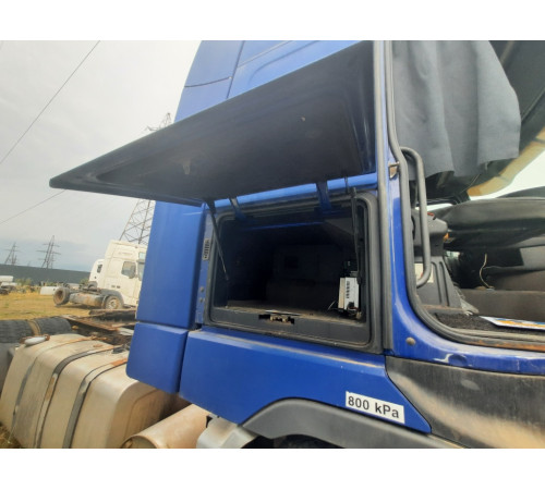 Б/у кришка бокового бардачка (бомболюка, інструментального ящика) Volvo FH12 Euro 3 (Вольво ФШ 12 Євро 3) 3176123