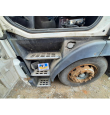 Б/у сходинка (підножка) велика ліва Volvo FH12 Euro 2 (Вольво ФШ 12 Євро 2) 3175246