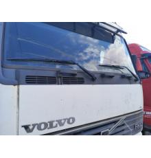 Б/у панель склоочисників (жабо) під лобовим склом Volvo FH12 Euro 2 (Вольво ФШ 12 Євро 2) 8189295