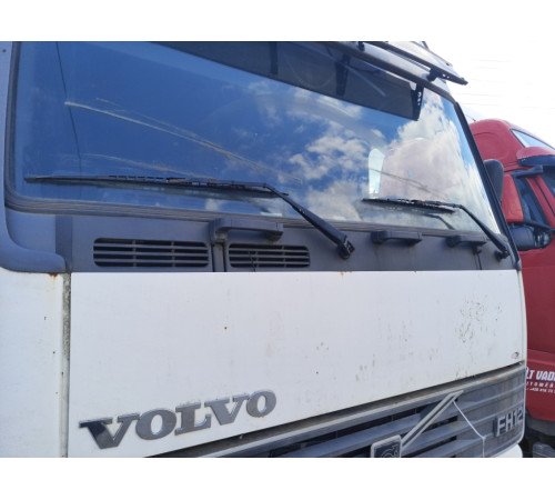 Б/у панель стеклоочистителей (жабо) под лобовым стеклом Volvo FH12 Euro 2 (Вольво ФШ 12 Евро 2) 8189295