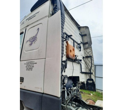 Б/у спойлер кабины левый Volvo FH12 Euro 2 (Вольво ФШ 12 Евро 2) 1062998