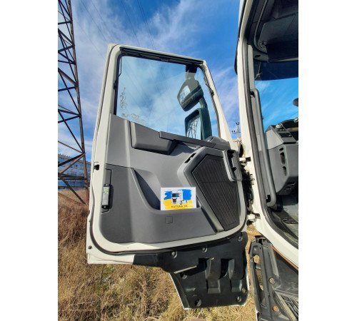 Б/у Двері кабіни (ліві, праві) Renault T Truck Range Gama Euro 6 (Рено Т ЕВРО 6) 7482702818, 7482702620