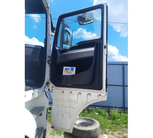Двері праві MAN TGX EEV – б/у 81626004118