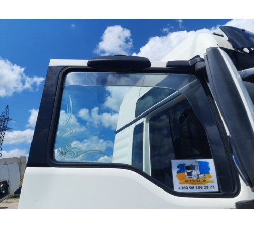 Стекло боковое правой двери MAN TGX EEV – б/у 81626456044