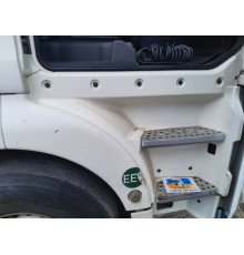 Б/у ступенька права (велика підніжка) MAN TGX EEV (ман тгх еев) 81615100826