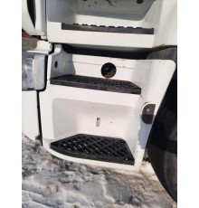 Б/у Підножка (ступенька) ліва нижня Renault Premium EEV DXI11 (Рено Преміум ДХІ11 ЄЕВ) 5010578378