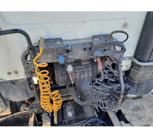 Рамка подключения к прицепу (кронштейн перекидок, розеток) Renault Premium EEV DXI11 — б/у 5010643504