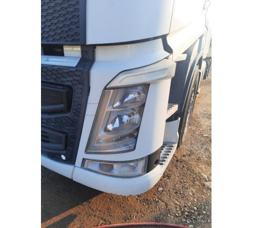 Ліве облицювання (окуляр) фари Volvo FH4 Euro 6 – б/у 82882834