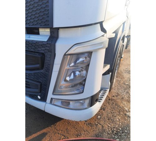Левая облицовка (окуляр) фары Volvo FH4 Euro 6 – б/у 82882834