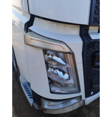 Б/у Облицювання/окуляр фари правий Volvo FH4 Euro 6 (Вольво ФШ4 Євро 6) 82882832