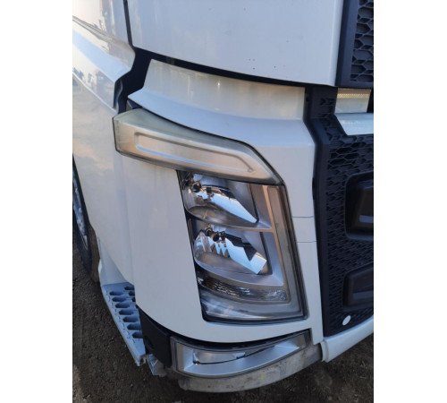 Правая облицовка (окуляр) фары Volvo FH4 Euro 6 – б/у 82882832