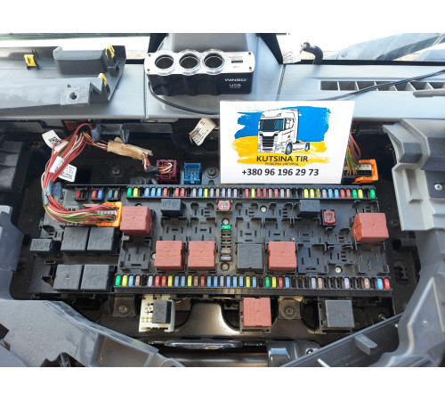 Б/у Панель предохранителей (блок реле) Renault T Truck Range Gama Euro 6 (Рено Т ЕВРО 6) 7421939522