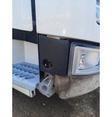 Б/у Кришка (накладка) протитуманної фари права Volvo FH4 Euro 6 (Вольво ФШ4 Євро 6) 82904526