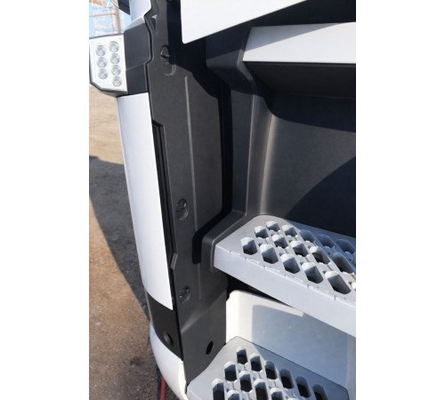 Панель корпуса левой фары Volvo FH4 Euro 6 – б/у 84139886
