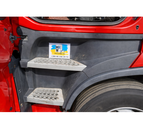 Большая левая ступенька (подножка) Volvo FH4 Euro 6 – б/у 82136982