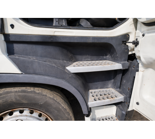 Сходинка (підножка) велика права Volvo FH4 Euro 6 – б/у 82141521
