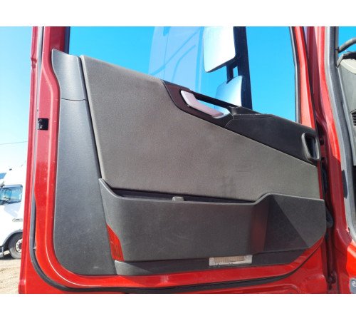 Карта дверная (обшивка) левая Volvo FH4 Euro 6 – б/у 21925723