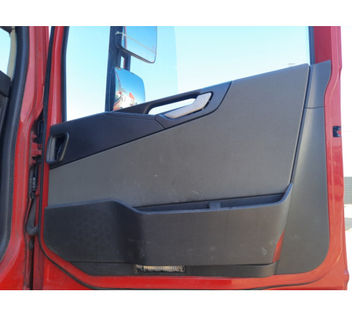 Карта дверная (обшивка) правая Volvo FH4 Euro 6 – б/у 21934402