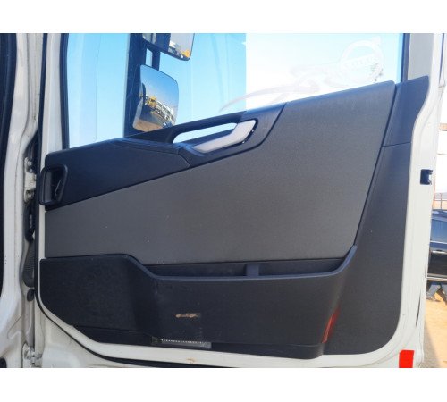 Карта дверная (обшивка) правая Volvo FH4 Euro 6 – б/у 21934402
