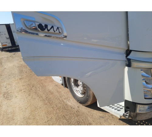 Продовження правих дверей Volvo FH4 Euro 6 – б/у 82178247