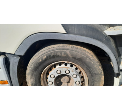 Накладка на переднє крило (півмісяць, молдинг) права Volvo FH4 Euro 6 – б/у 84096590
