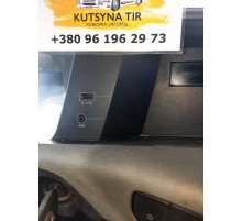 Б/у Панель роз'ємів USB та AUX Volvo FH4 Euro 6 (Вольво ФШ4 Євро 6) 82303887