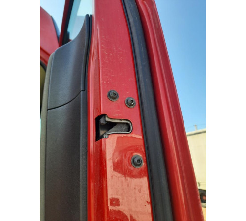 Замок дверний правий Volvo FH4 Euro 6 – б/у 82183386