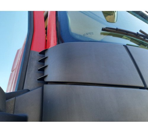 Накладка панели жабо правая Volvo FH4 Euro 6 – б/у 82835601