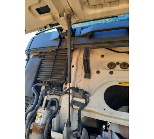 Амортизатор капота Volvo FH4 Euro 6 – б/у 82446230
