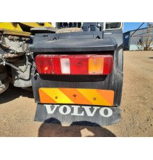 Б/у Крило заднє з ліхтарем та кронштейном праве Volvo FH4 Euro 6 (Вольво ФШ4 Євро 6) 22087691