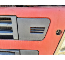 Б/у Заглушка (крышка) решётки радиатора Volvo FH13 Euro 5 (Вольво ФШ13 Евро 5) 20529705