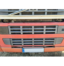 Б/у Решітка радіатора (ступенька) Volvo FH13 Euro 5 (Вольво ФШ13 Евро 5) 20533138, 20529704