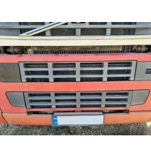 Б/у Решётка радиатора (ступенька) Volvo FH13 Euro 5 (Вольво ФШ13 Евро 5) 20533138, 20529704