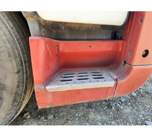 Подножка малая (мыльница) правая Volvo FH13 Euro 5 – б/у 20529640, 20360789