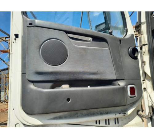 Карта дверная (обшивка) левая Volvo FH13 Euro 5 – б/у 20584944
