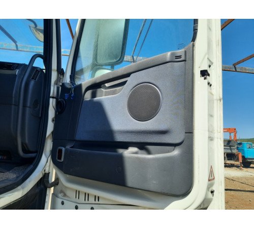 Карта дверная (обшивка) правая Volvo FH13 Euro 5 – б/у 20584981