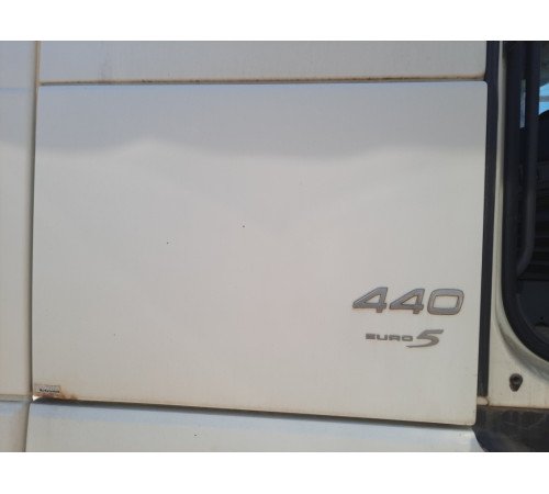 Крышка бокового бардачка (бомболюка) Volvo FH13 Euro 5 – б/у 3176123