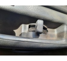 Б/у Внутренняя ручка открывания левой двери Volvo FH13 Euro 5 (Вольво ФШ13 Евро 5) 20570721